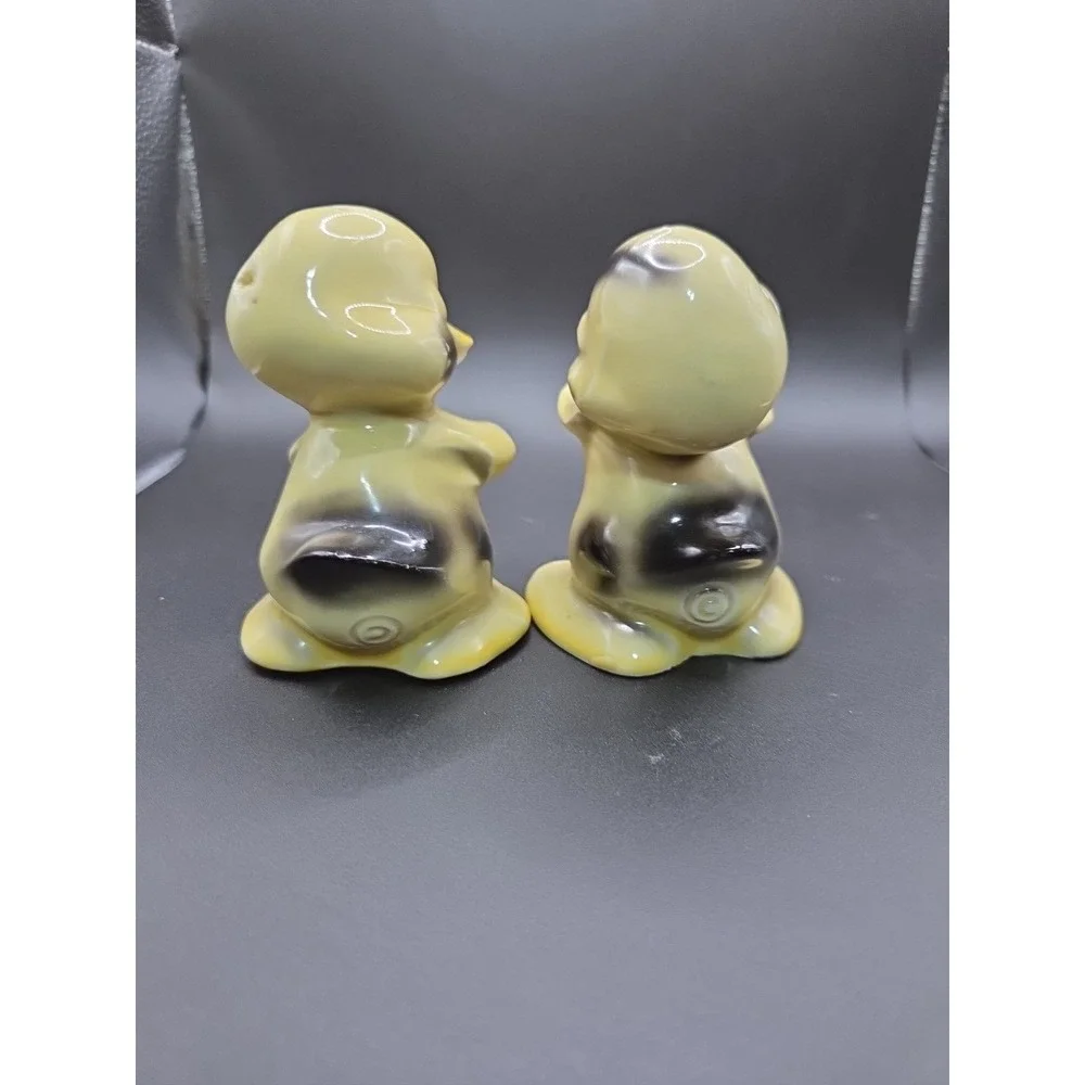 Vintage Hugging‎ Ducks Salt and Pepper Shakers Yellow Black Ceramic Kitsch Decor